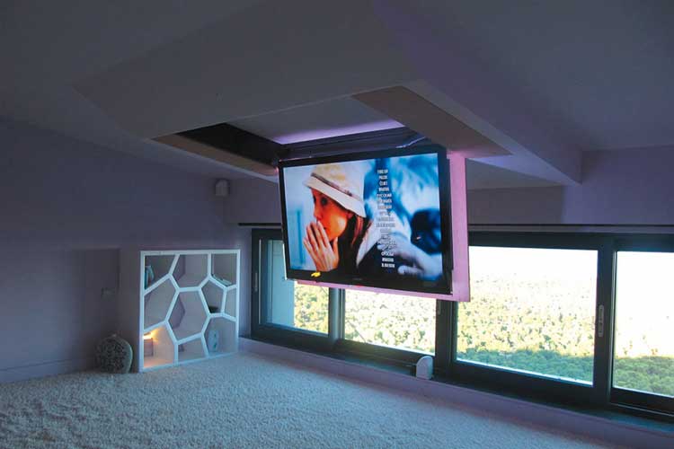 Deckenantrieb für große Flatscreens - E-LIVING